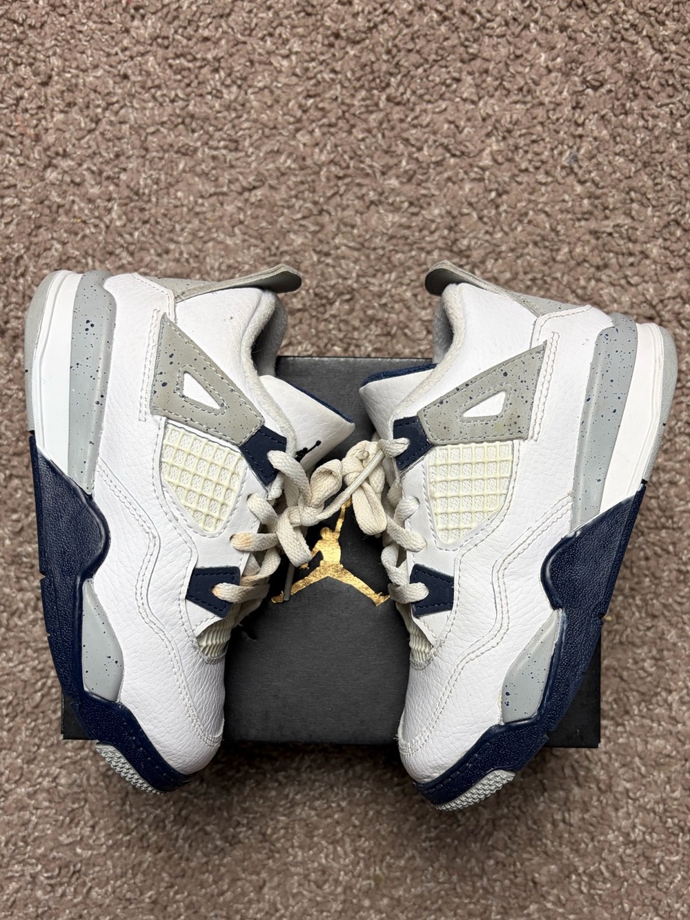 Jordan 4 retro white/ midnight navy size 10c